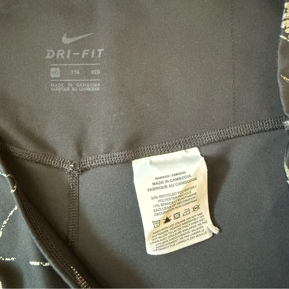 Nike Women’s Black Metallic Floral Sport Leggings Size XXL - Picture 5 of 6